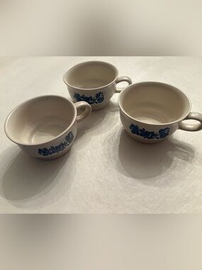 Set of 3 Pfaltzgraff Yorktown coffee cups